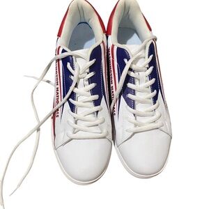 White and Red Sneakers with Classic Sporty Style